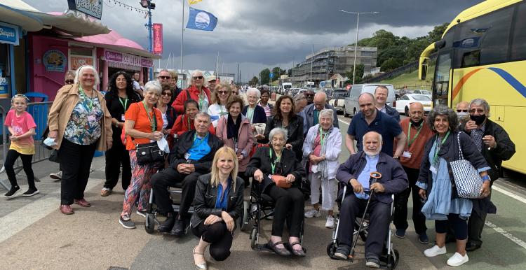 Dementia Club UK members enjoying a day out at Southend-on-Sea